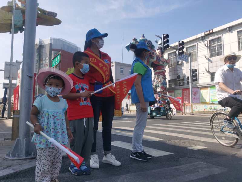 <strong>国产女人骚逼被插操免费视频</strong>